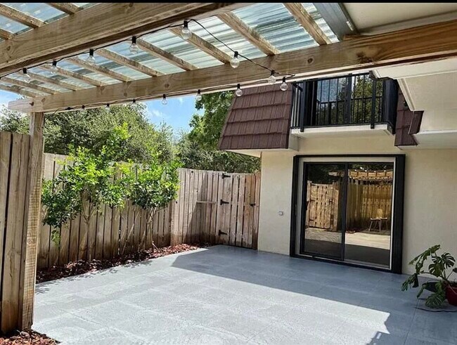 Building Photo - 308 3rd Ln