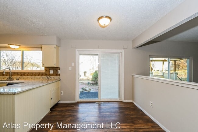 Foto del edificio - 4 br, 2.5 bath House - 950 Whispering Ridg...