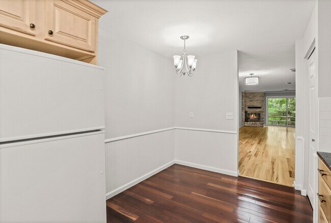 Building Photo - 170 Gillies Ln