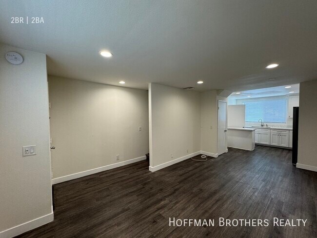 Building Photo - 619 N Kingsley Dr