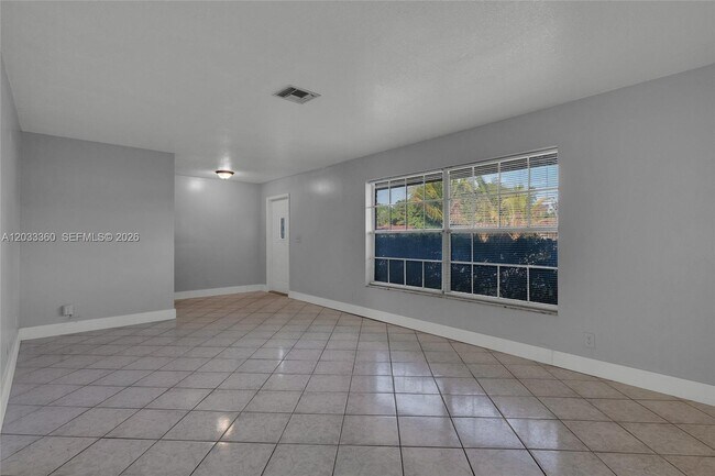 Foto del edificio - 2641 NW 44th Ave