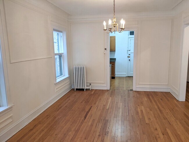 Building Photo - 731 Hinman Ave