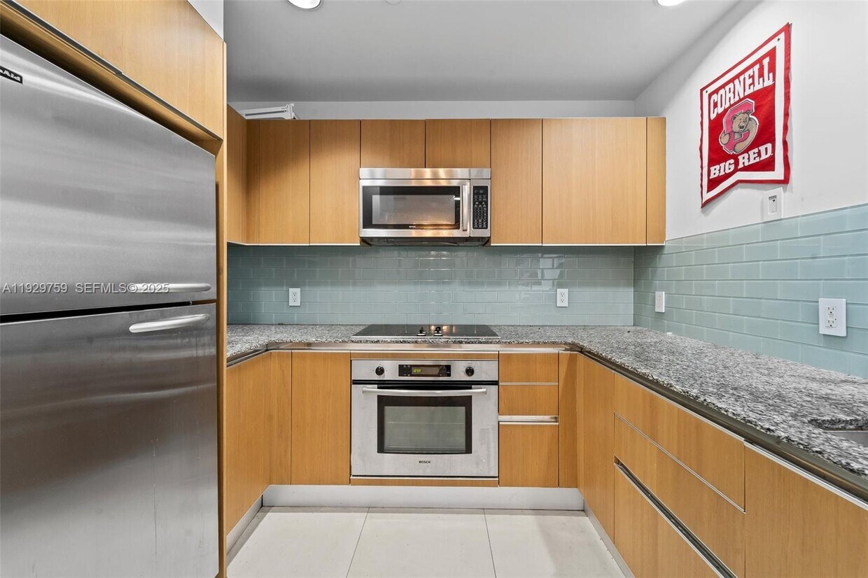 Foto principal - 1010 SW 2nd Ave