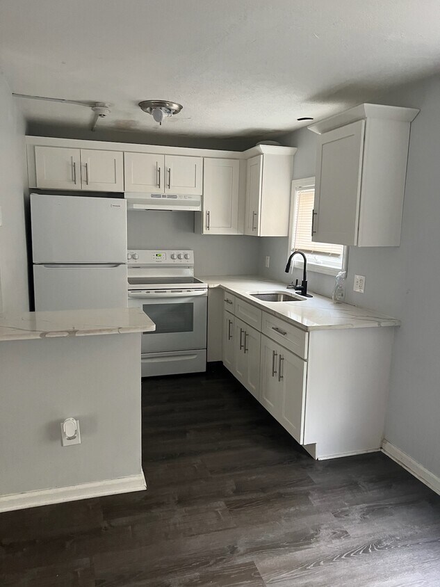 Foto principal - 681 Charles St
