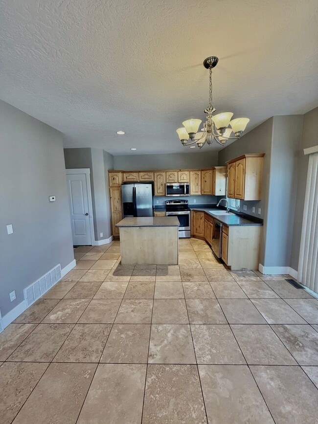 Building Photo - Lehi 3 Bedroom Town Home Pets OK