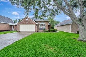 Building Photo - 2421 Baycrest Dr