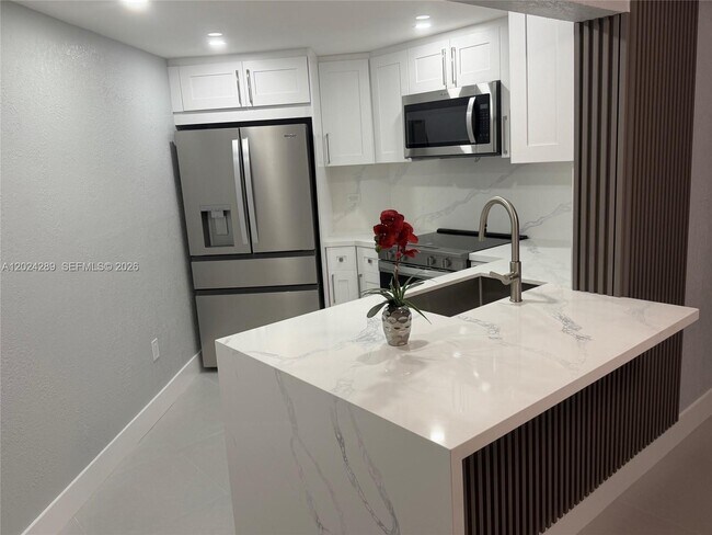 Foto del edificio - 10233 NW 9th St Cir