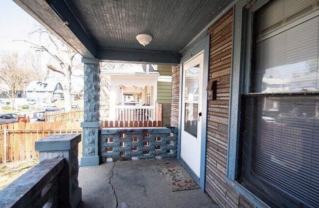 Building Photo - 1227 N Tacoma Ave