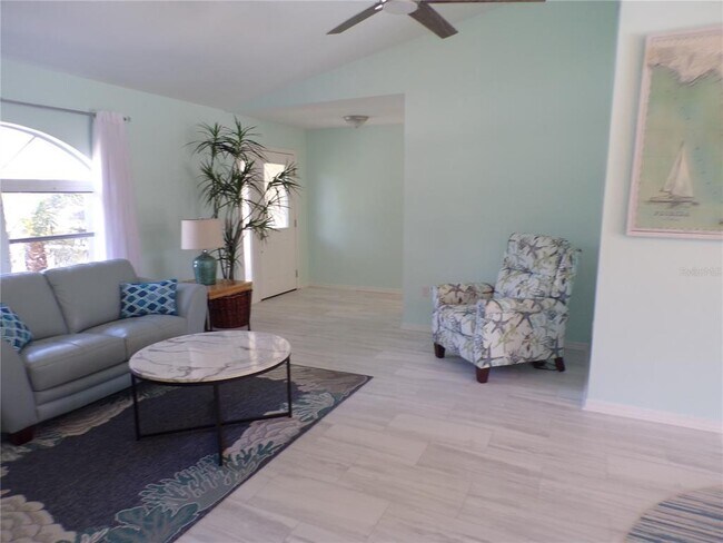 Foto del edificio - 15624 Hennipen Cir