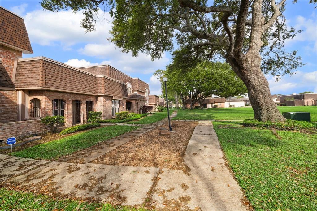 Foto principal - 2825 Camelot Ln
