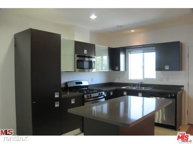 Foto del edificio - 1418 N Poinsettia Pl