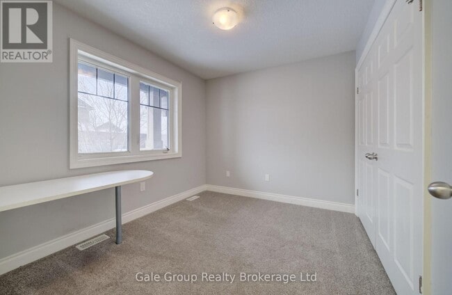 Photo du bâtiment - 1 Chamberlain Ave