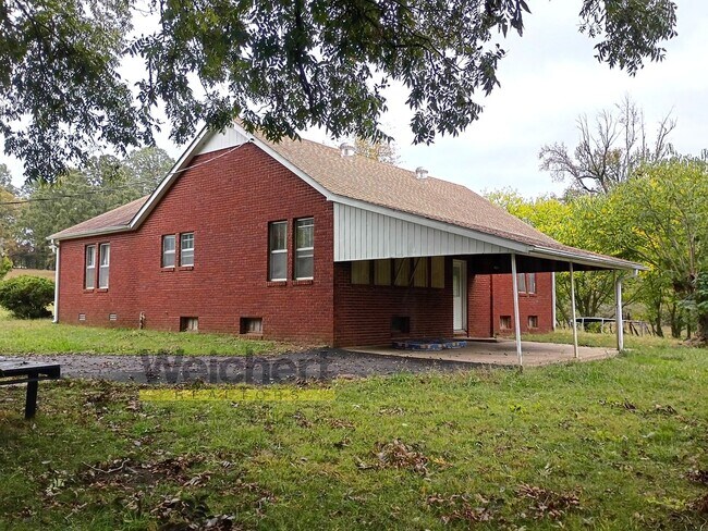 Foto del edificio - 3BR Home with Basement, Screened Porch & Garage