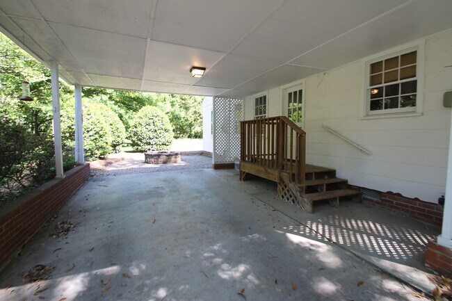 Foto del edificio - Exclusively Offered by Muse Realty, LLC