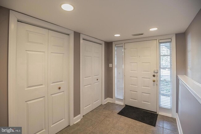 Building Photo - 127 Kings Croft Dr