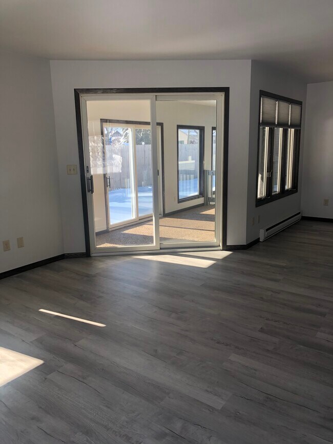 Foto del edificio - 2335 Parkside Dr
