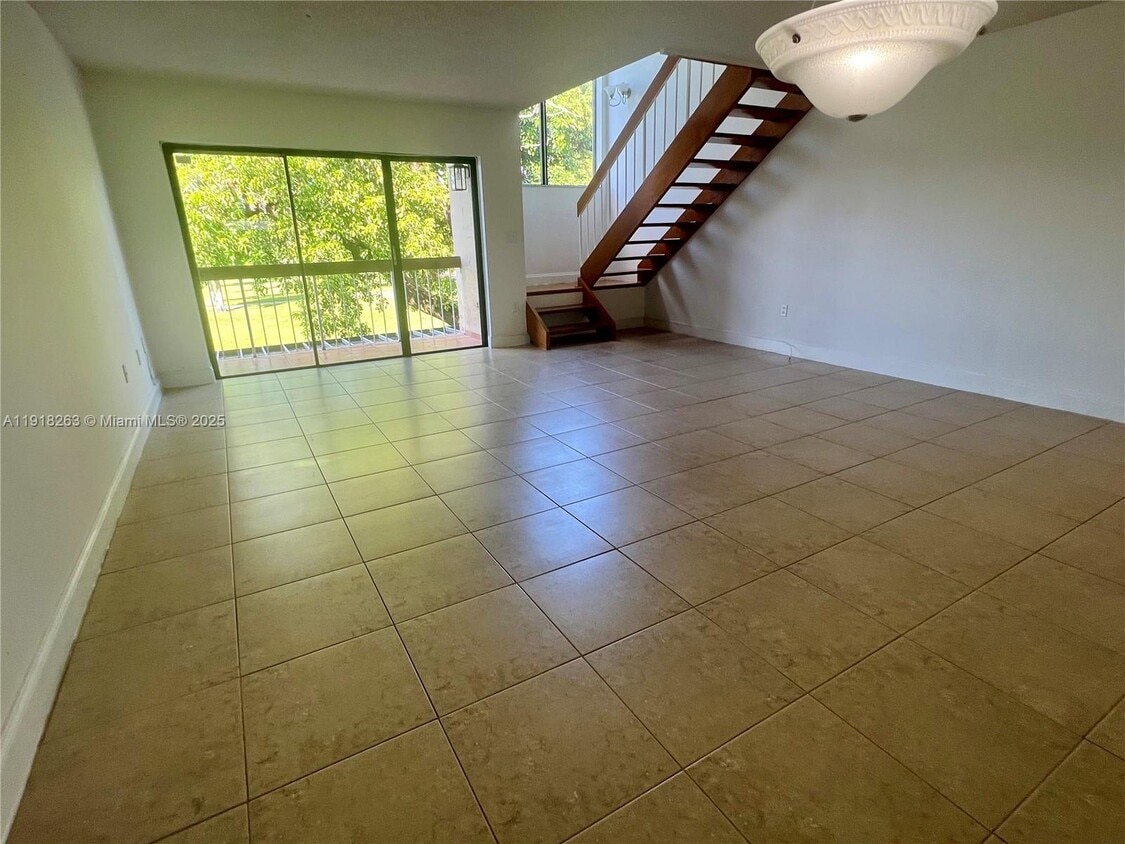 Foto principal - 9961 NW 9th St Cir