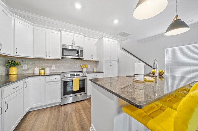 Building Photo - 1621 Spring Berry Ln