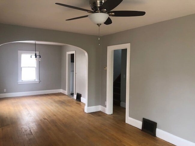Building Photo - $1,350| 3bd 2Ba|1621 Badger | Available 11...
