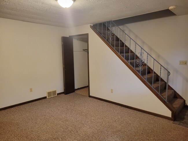 First floor rec/family room - 207 W Vista Ave