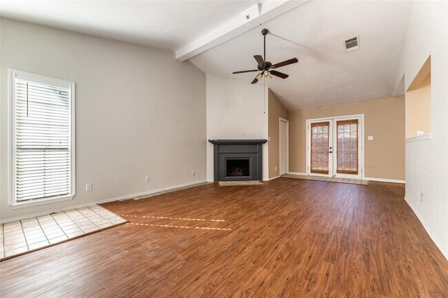 Foto del edificio - 3105 Boxwood Ln