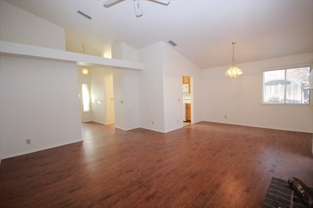 Building Photo - Gorgeous Antelope Home