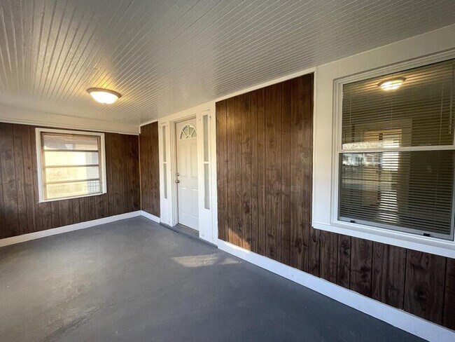 Building Photo - 3612 Orchard Ave