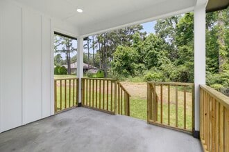 Building Photo - 611 Bridgeview Dr