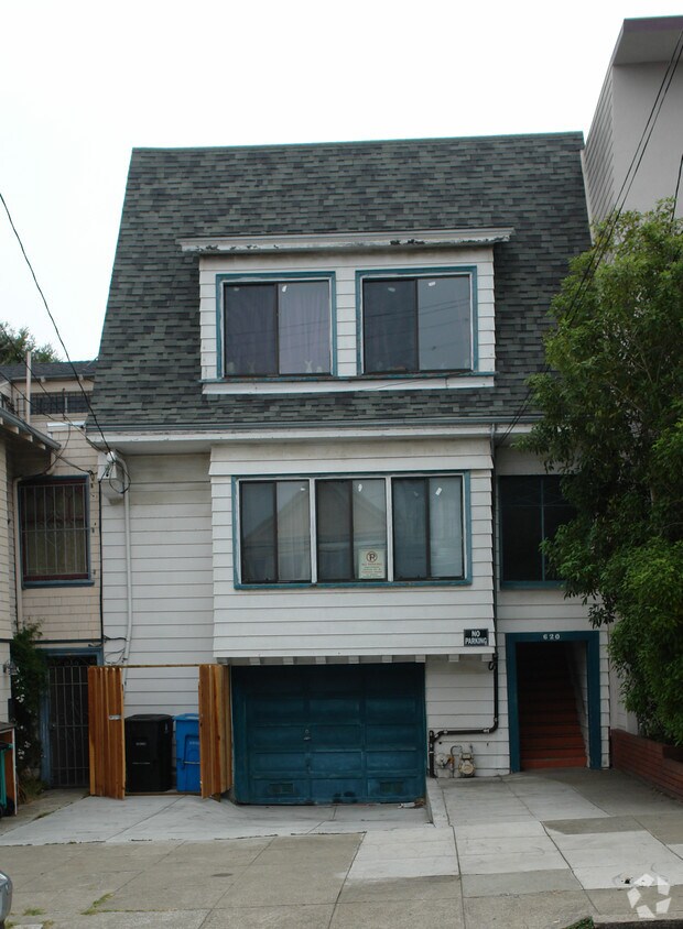 Building Photo - 620 4th Ave