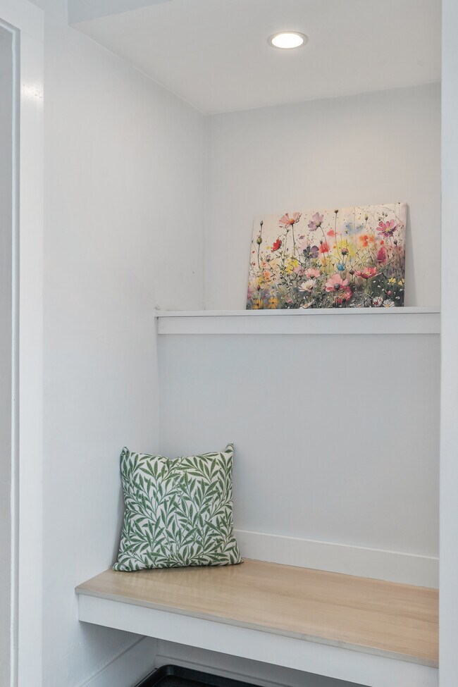 Foto del edificio - 324 E Commercial St