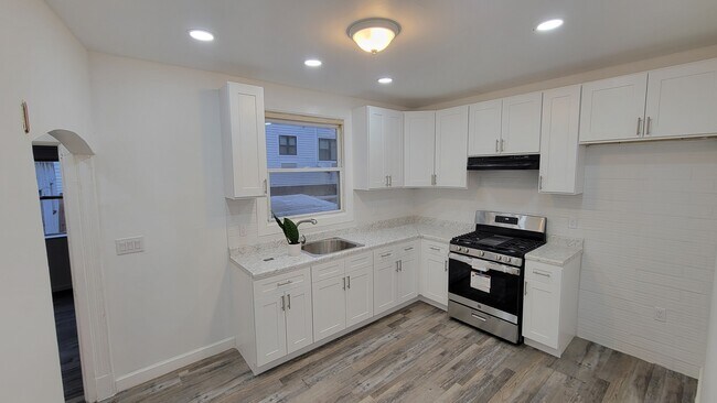 Building Photo - 7411 Park Ave