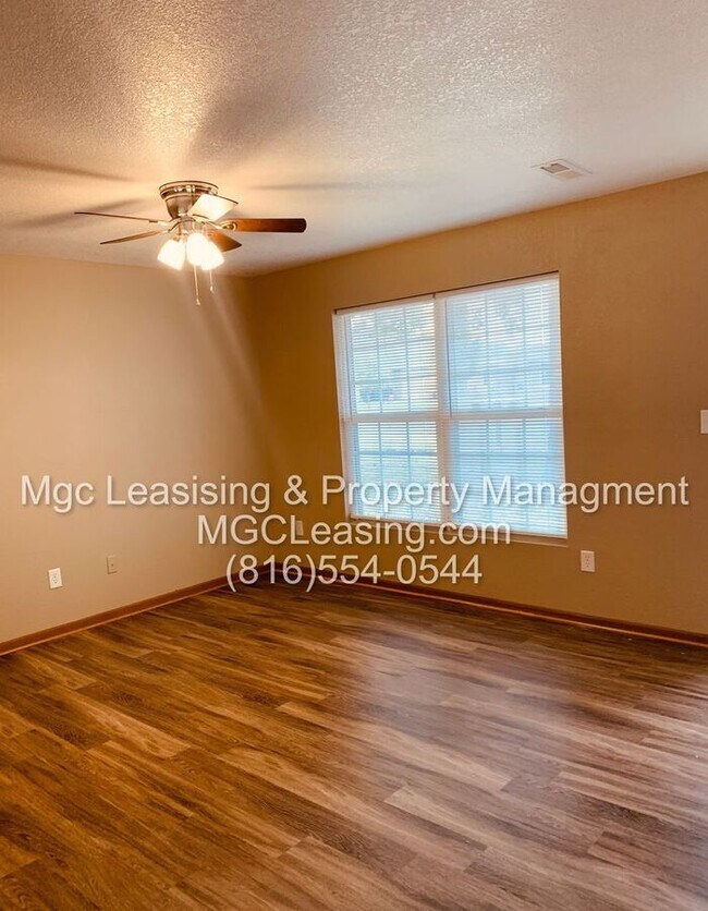 Foto del edificio - Grain Valley Ranch Duplex: Available September 1st