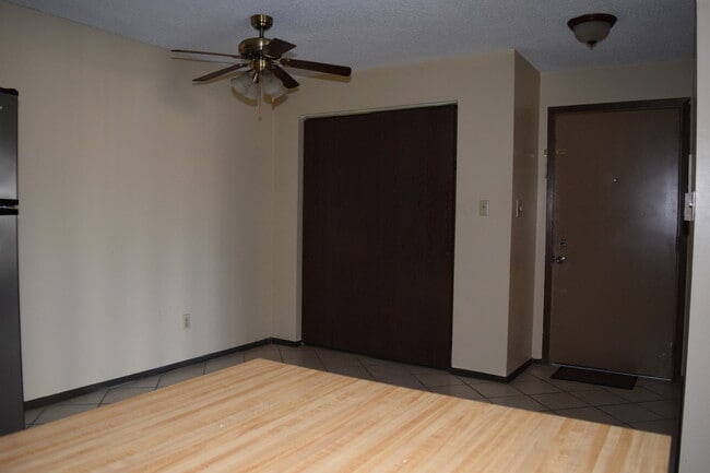 Building Photo - 3013 W Heritage Dr