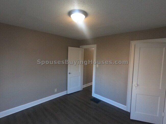 Foto del edificio - 4061 E 34th St