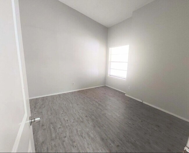 Foto del edificio - 121 N Troy Ave