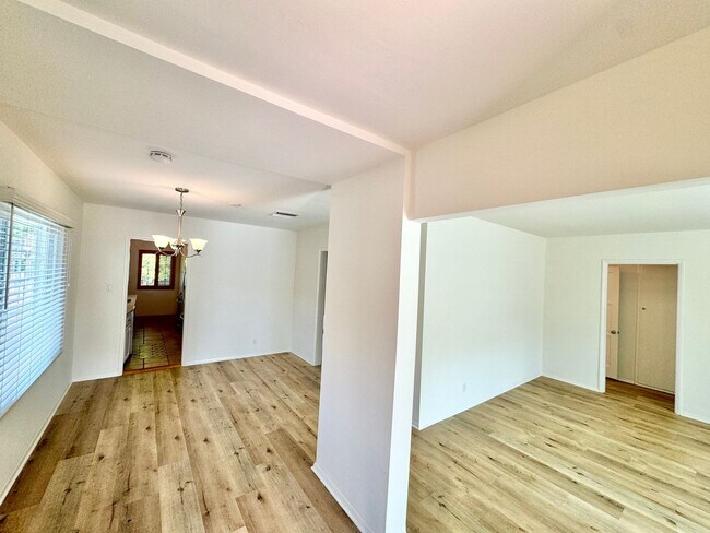 Building Photo - Charming North Hollywood Home
