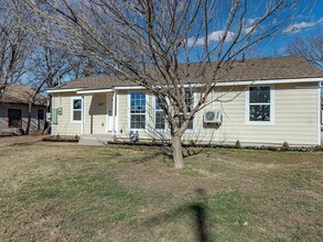 Building Photo - 807 Adkins St