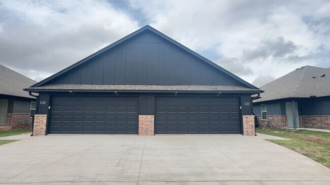 Foto del edificio - Welcome to Brand New Masonwood featuring this 3 Bedroom 2 Bath 2 Car Garage Duplex in a Great loc...