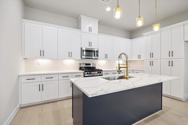 Foto del edificio - 5819 Mansfield Heights Ln