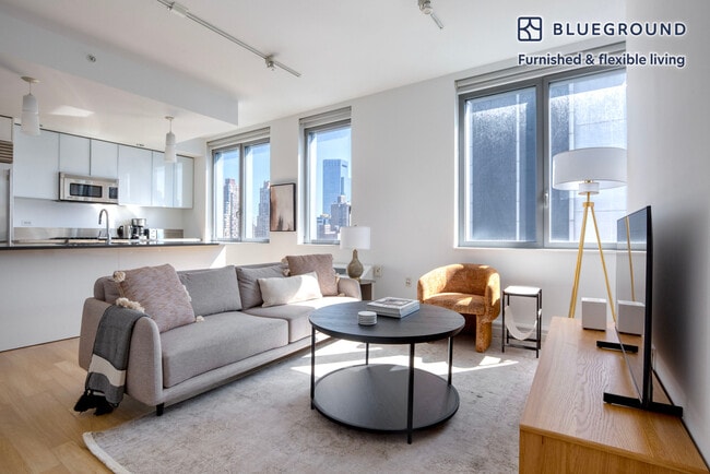 Building Photo - 550 W 54th St