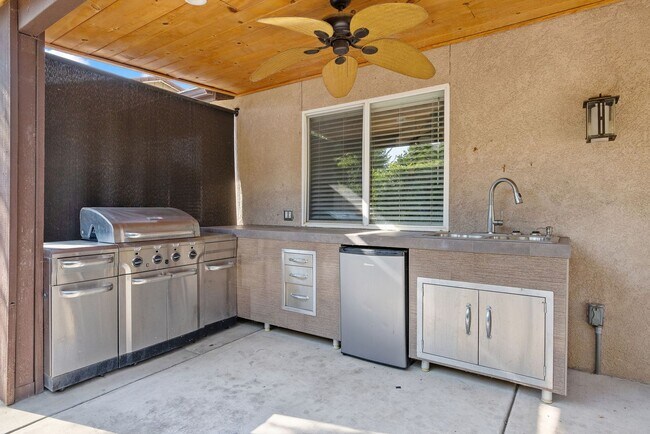 Foto del edificio - NE Visalia home coming soon