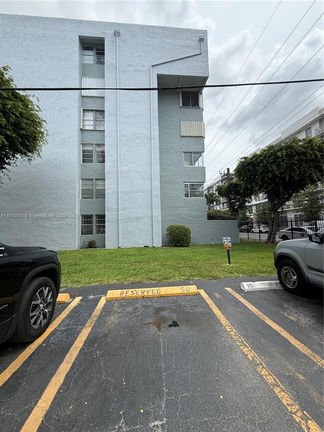 Building Photo - 750 NW 43rd Ave
