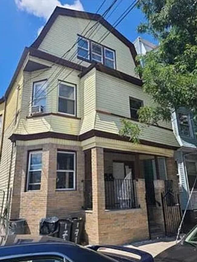 Building Photo - 171 S 10th St