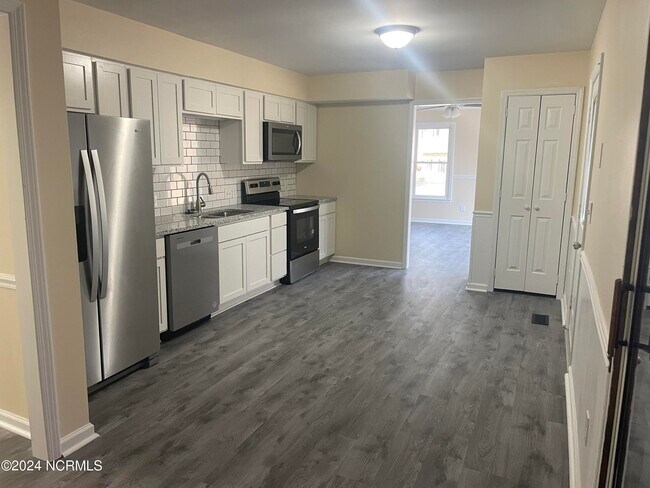 Foto del edificio - 220 Edgewood Dr