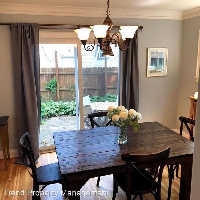 Foto del edificio - 3 br, 2 bath House - 834 1st Street NW