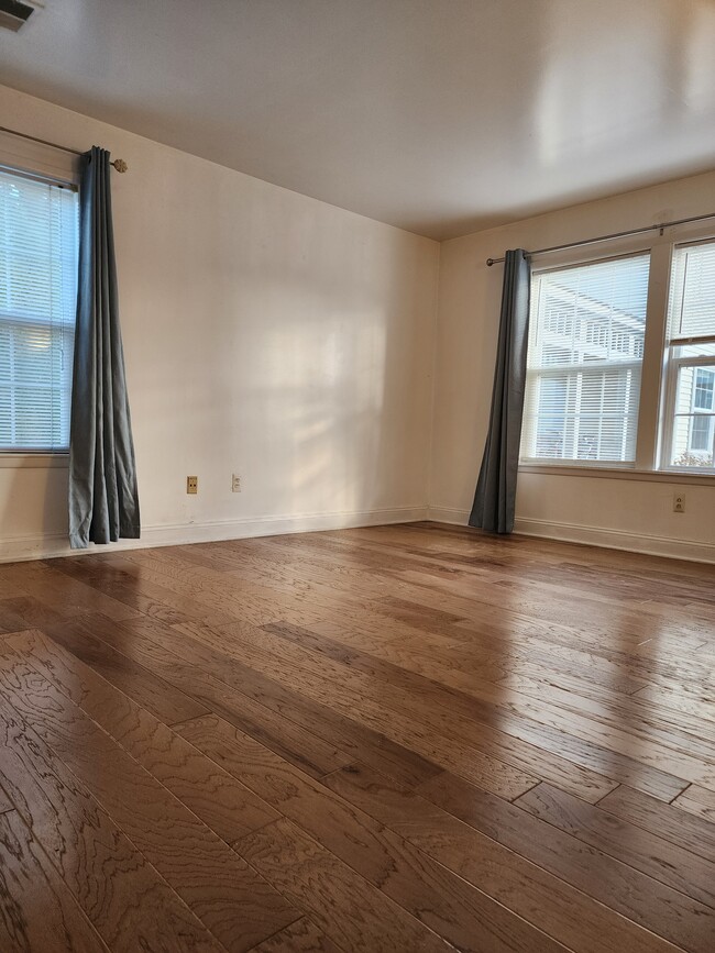 Master bedroom - 303 Trinity Ct