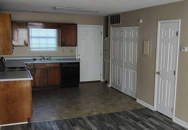 Foto del edificio - 2250 Spring Meadow Ln SE