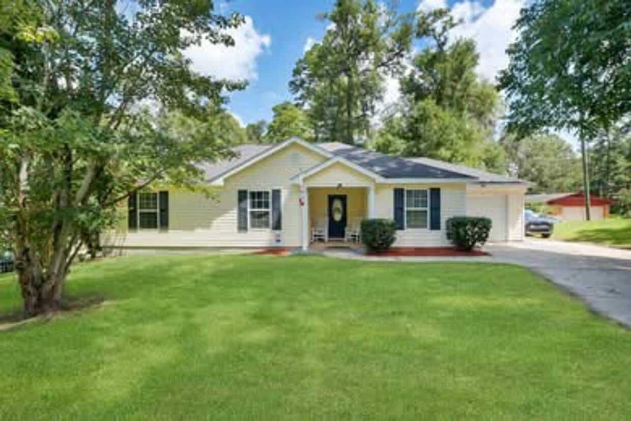 3/2 home located just off N. Meridian and Available NOW. - 3/2 home located just off N. Meridian and Available NOW.