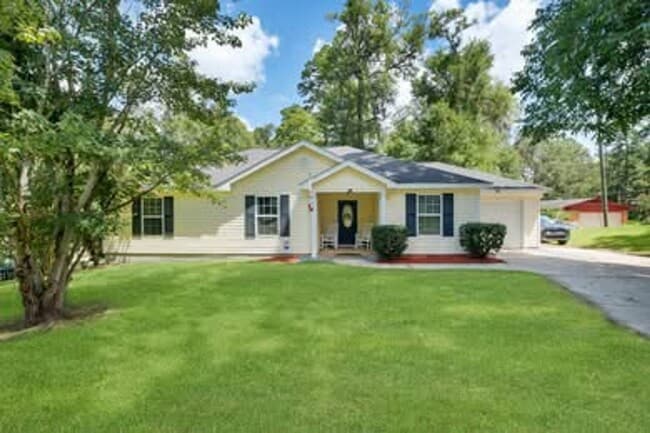 3/2 home located just off N. Meridian and Available NOW. - 3/2 home located just off N. Meridian and Available NOW.