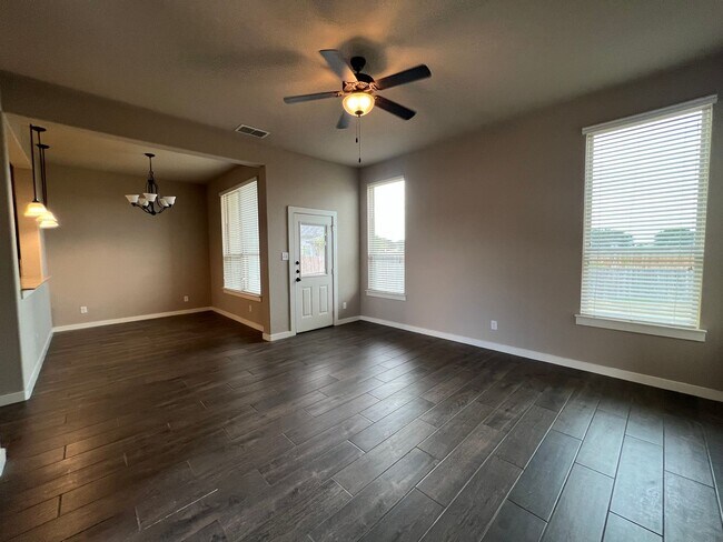 Building Photo - Luxury 3/2.5 2 Story Townhouse in NBTX